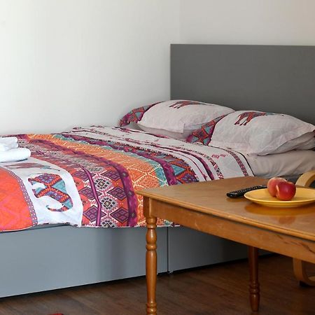 Lovely 1 Bedroom Apartment With Free Street Parking Бухарест Экстерьер фото