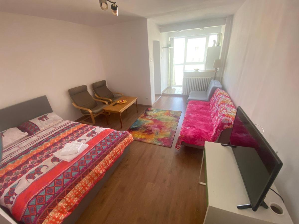 Lovely 1 Bedroom Apartment With Free Street Parking Бухарест Экстерьер фото